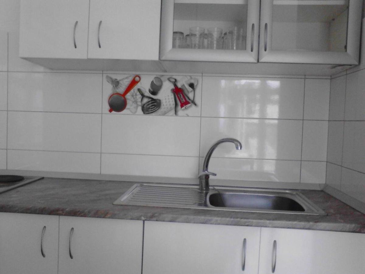 Apartments Adriana Bol Bagian luar foto