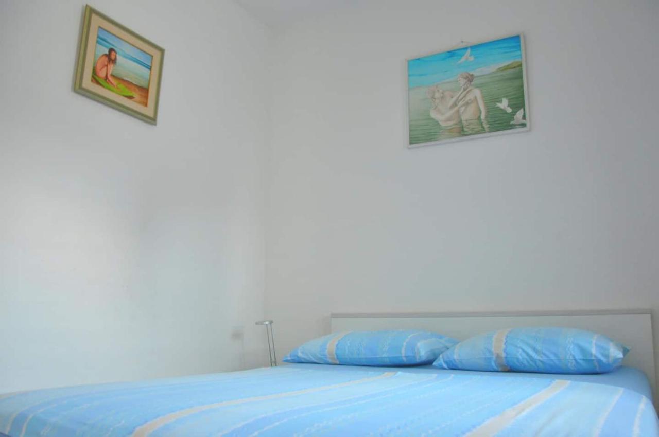 Apartments Adriana Bol Bagian luar foto