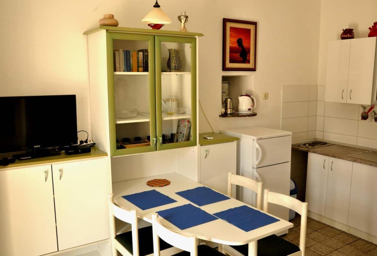 Apartments Adriana Bol Bagian luar foto