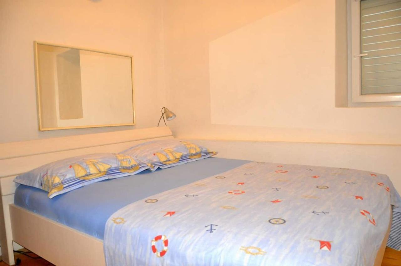Apartments Adriana Bol Bagian luar foto