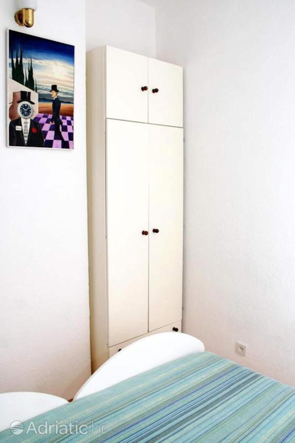 Apartments Adriana Bol Bagian luar foto