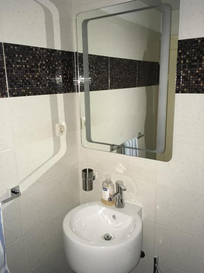 Apartments Adriana Bol Bagian luar foto
